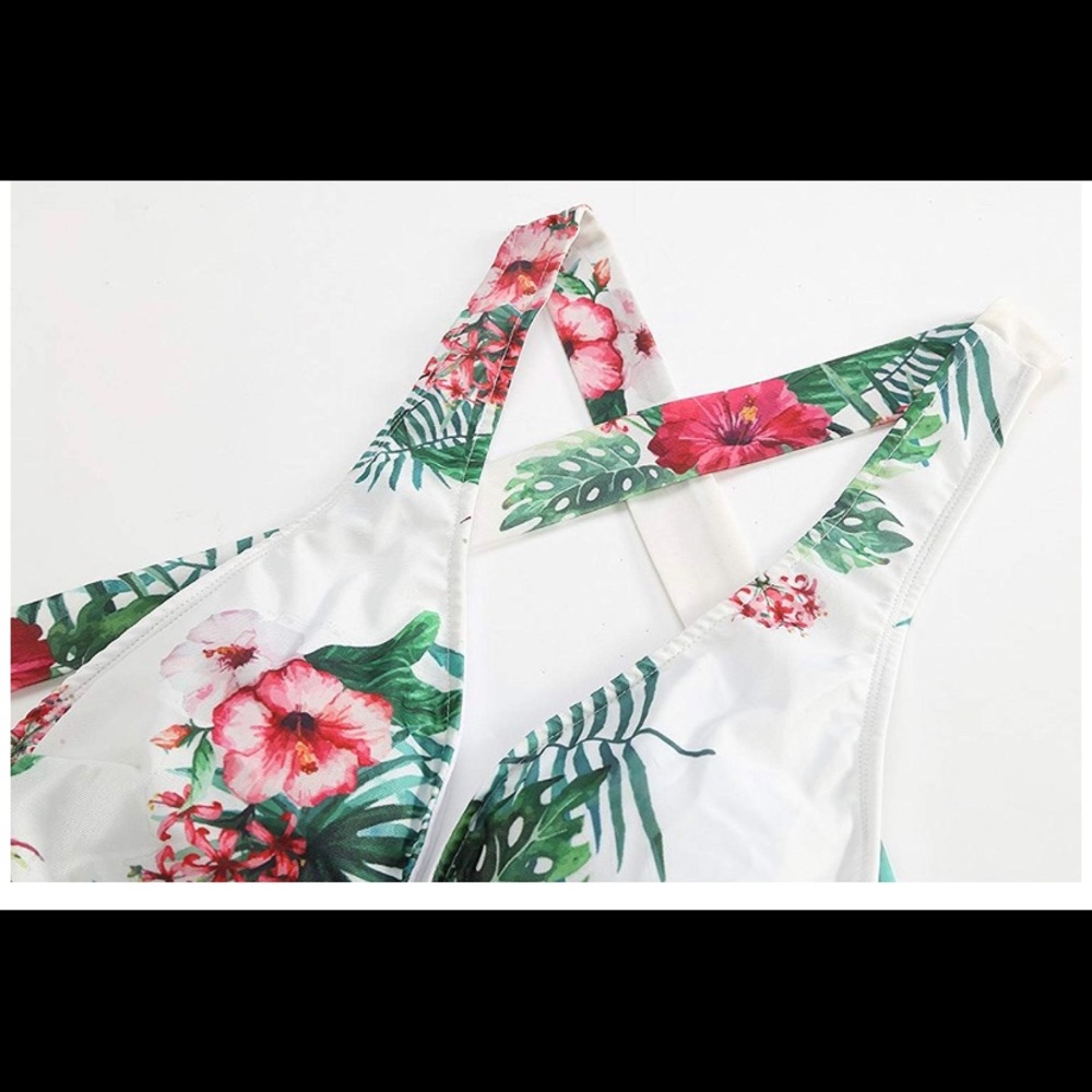 ✨FLORAL ONE PIECE SWIMSUIT✨ - Picture 3 of 8